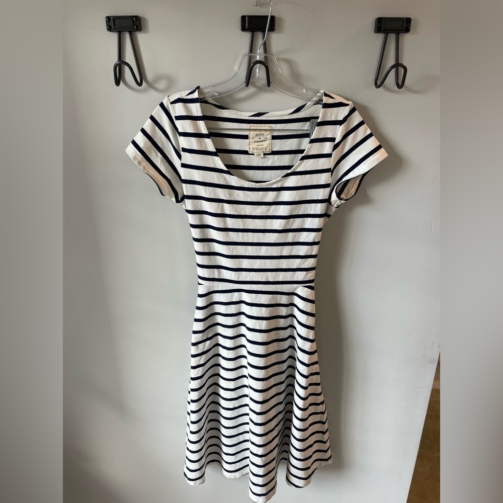 Hope & Henry, size 2, navy and white stripe fit & flare stretch mini dress w/tie - Picture 2 of 9